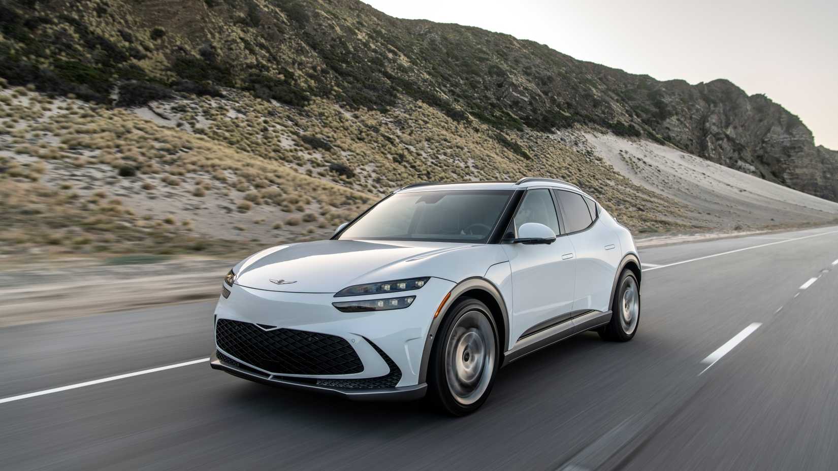 TOMA DE ACCIÓN 3/4 delantera de un Génesis 2026 GV60