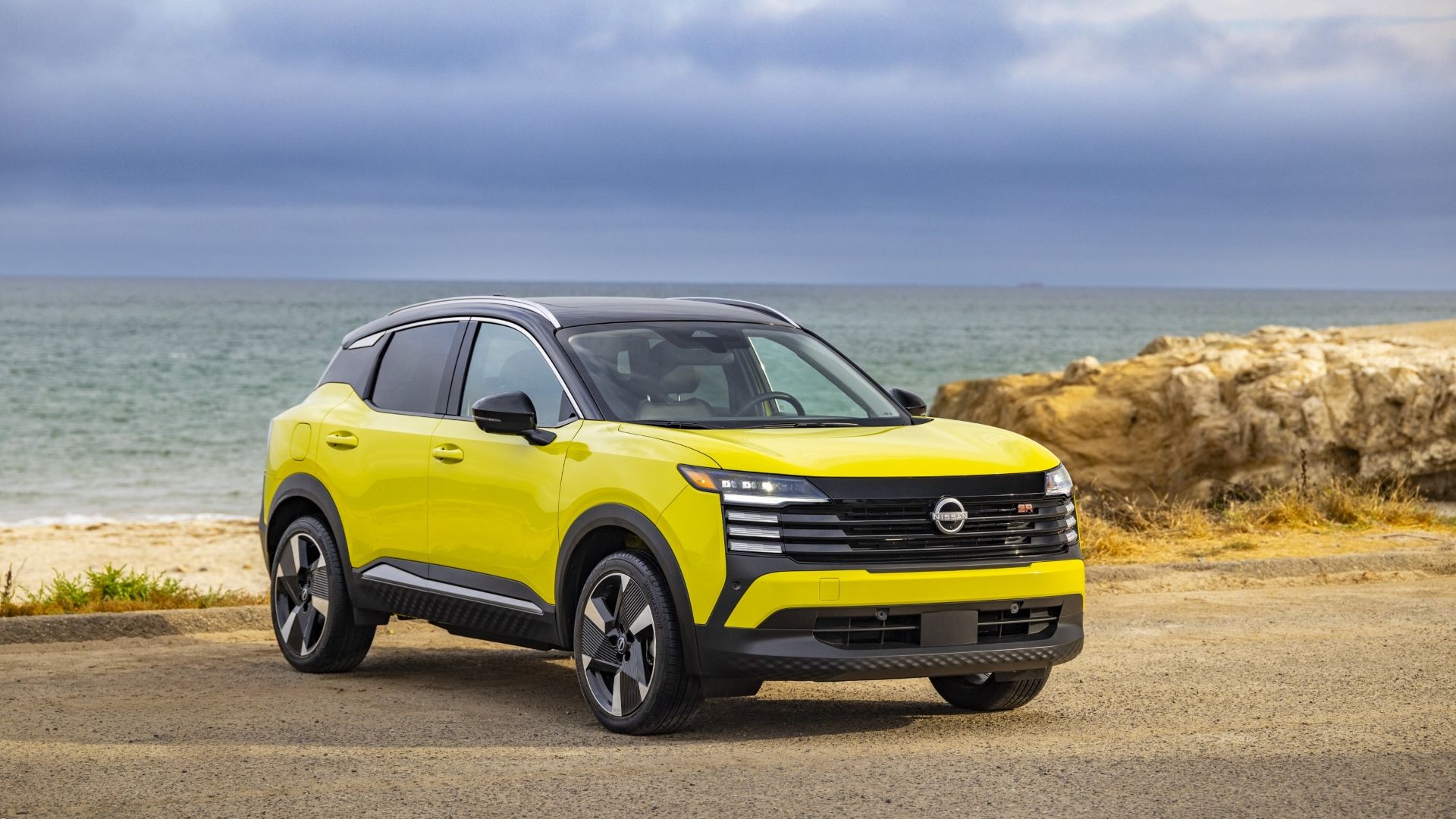 Front 3/4 shot of a 2025 Nissan Kicks
