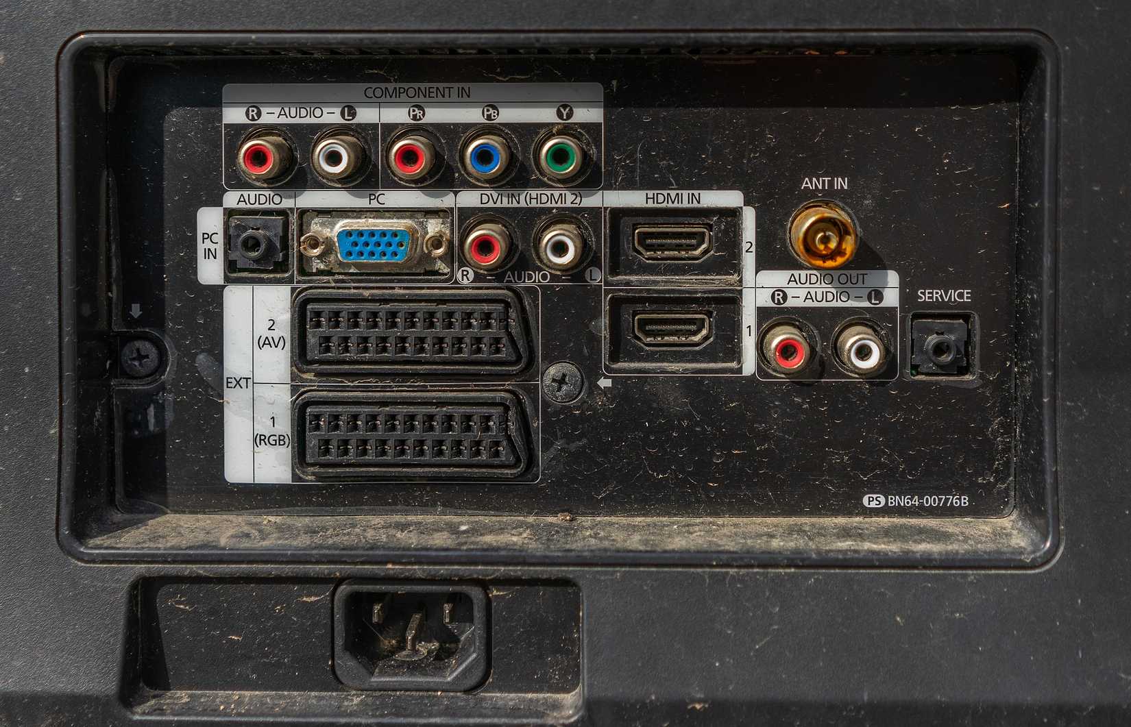 Tv Rca Output The History of RCA Cables (And Why They Have Those Colors)