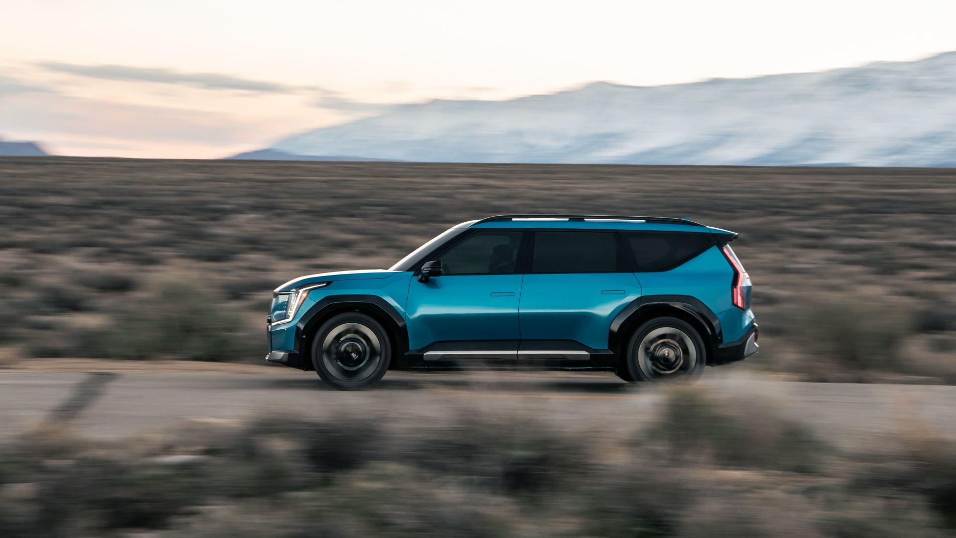 Side profile shot of a 2024 Kia EV9