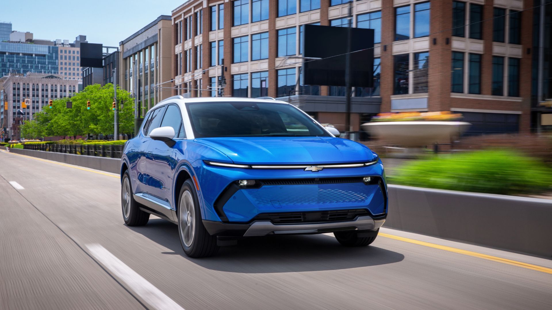 2024-chevrolet-equinox-ev-lt-304-2