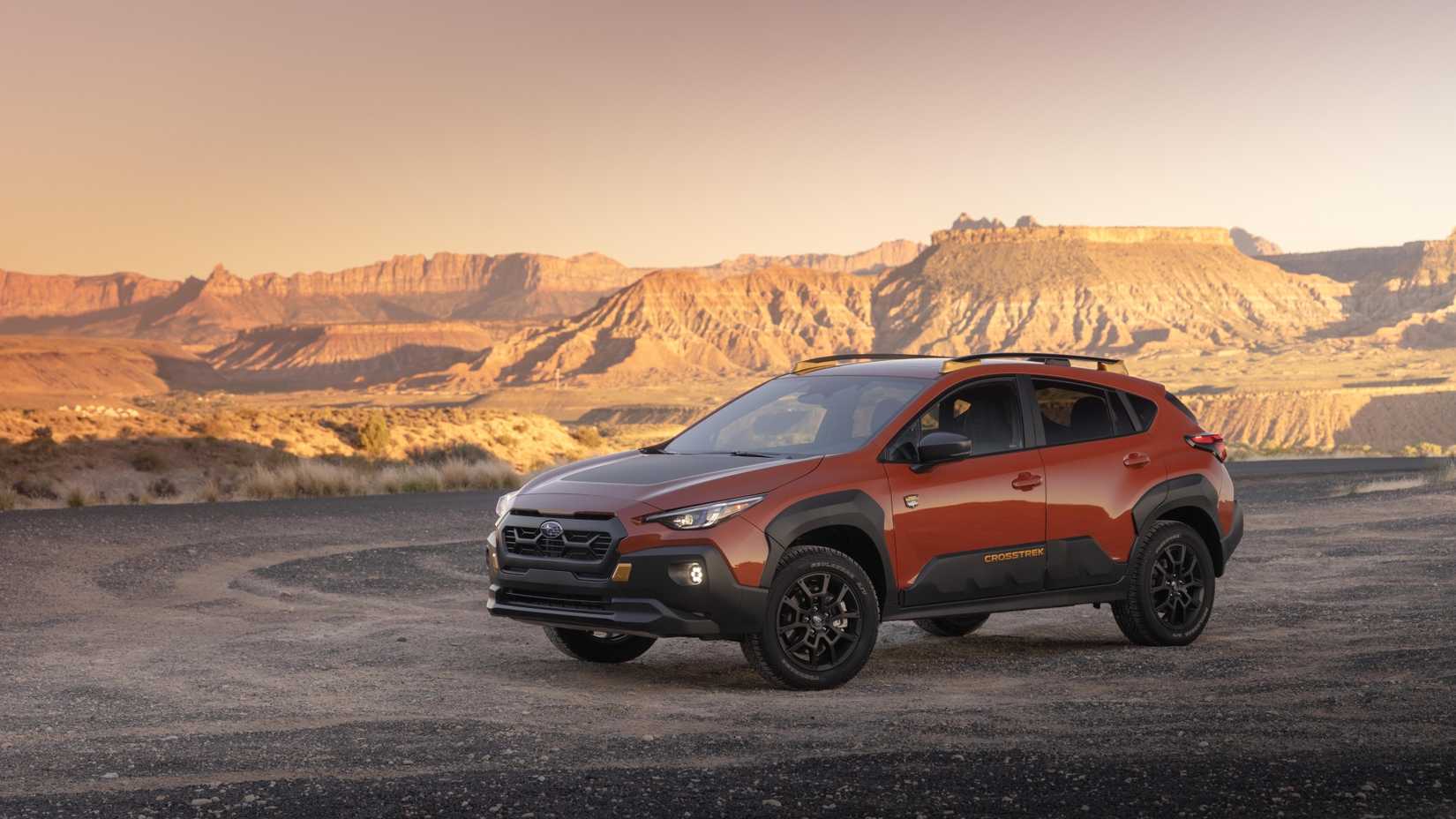Toma frontal de 3/4 de un Subaru Crosstrek Wilderness 2024