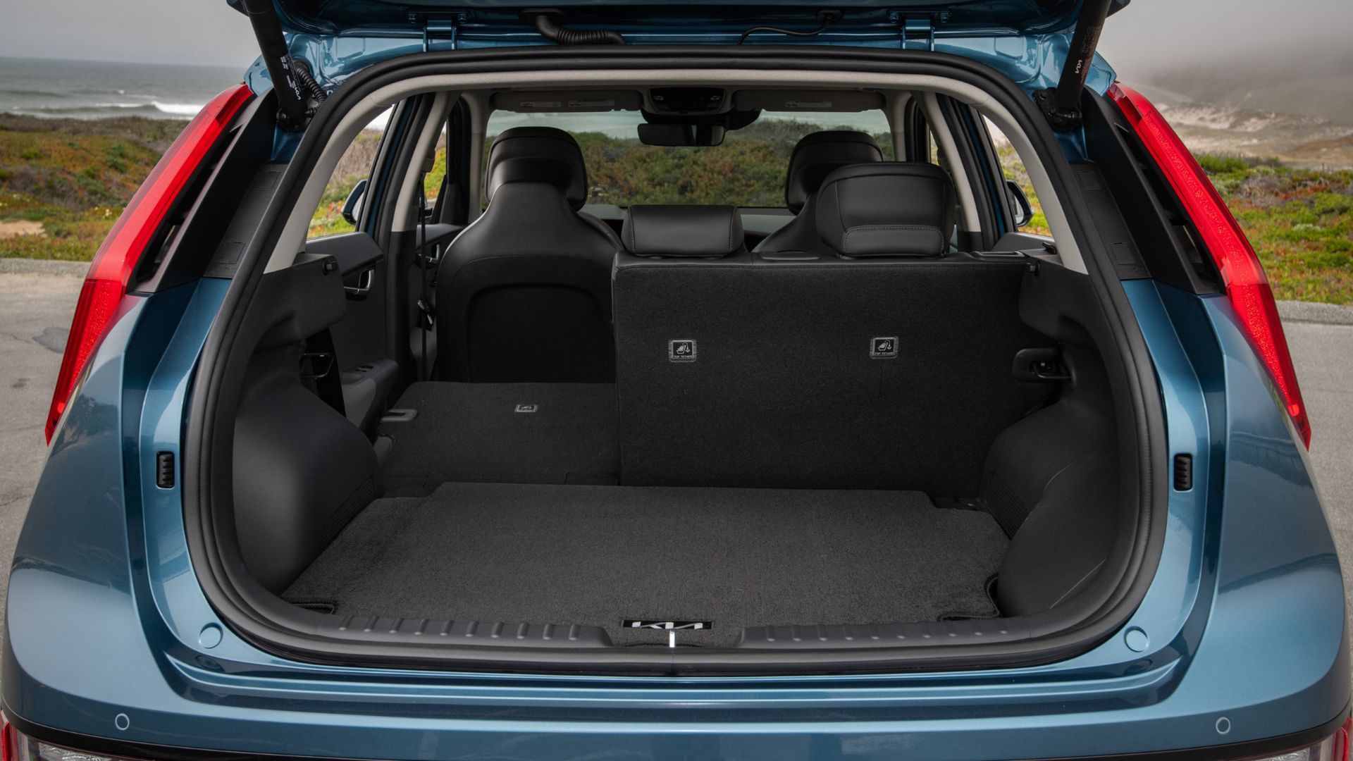 Shot showing the cargo space of the trunk of the 2025 Kia Niro PHEV.