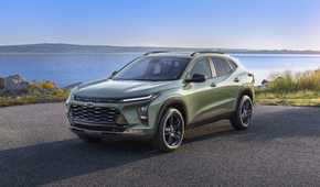 Front 3/4 shot of a 2024 Chevrolet Trax