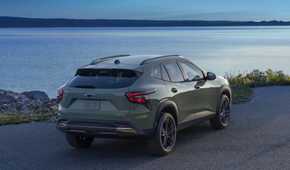 Static rear 3/4 shot of a 2024 Chevrolet Trax.