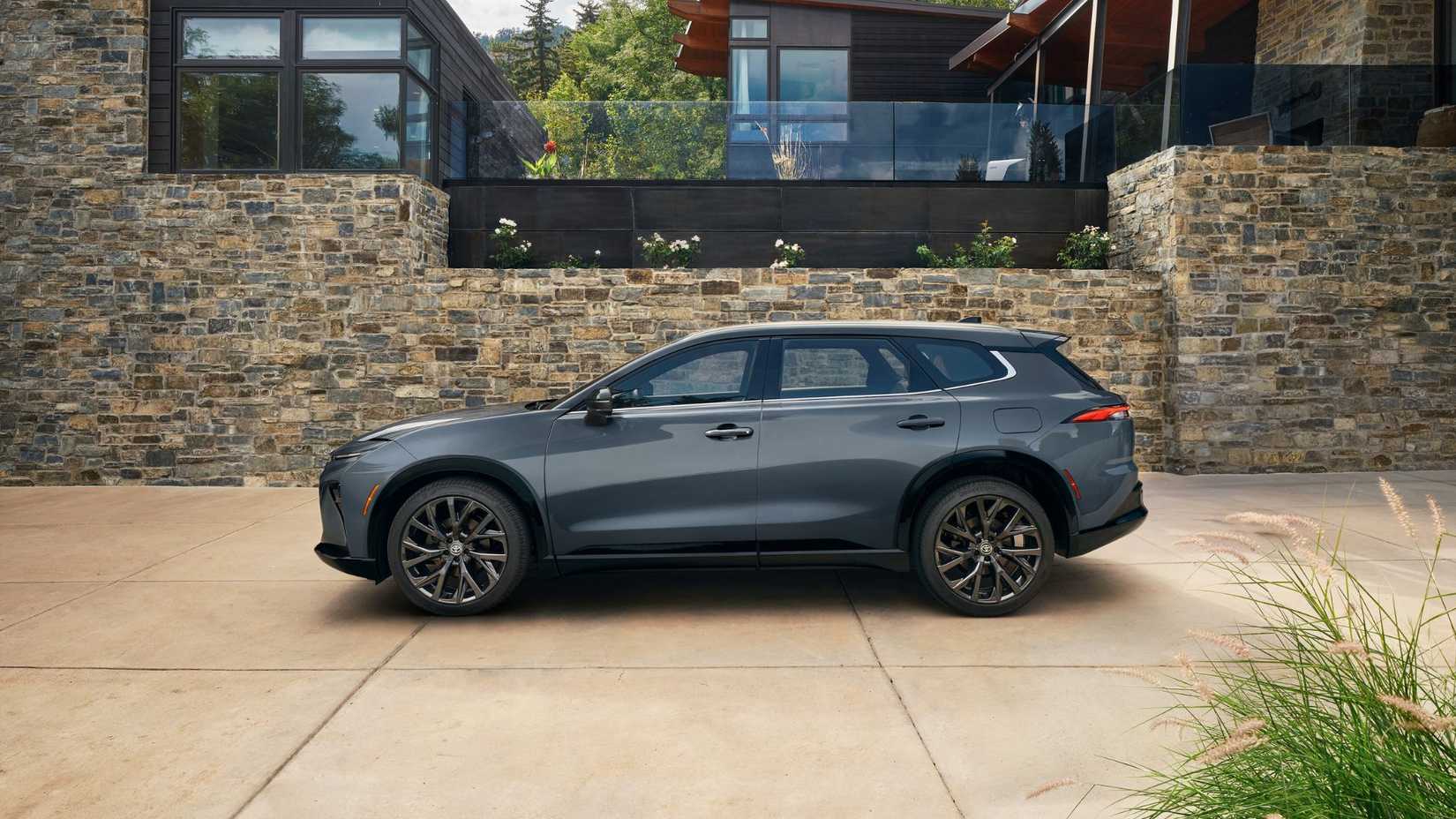 This New Japanese SUV Feels Luxe—but Won’t Cost You a Luxury Badge