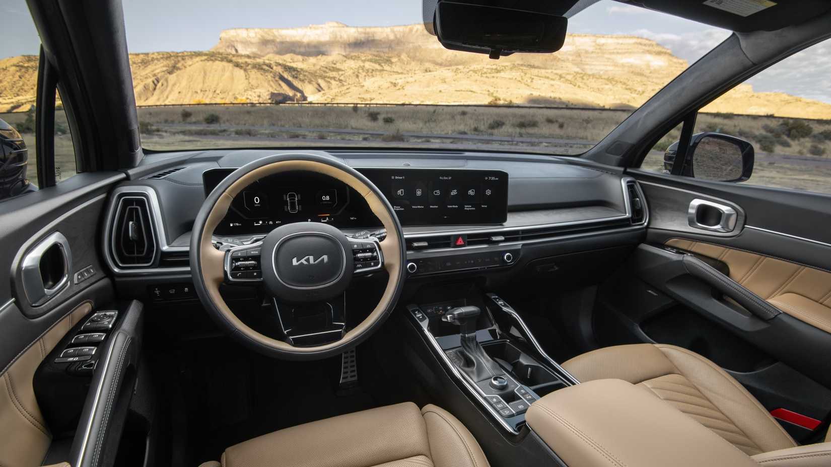 Снимок приборной панели Kia Sorento 2026 года выпуска.