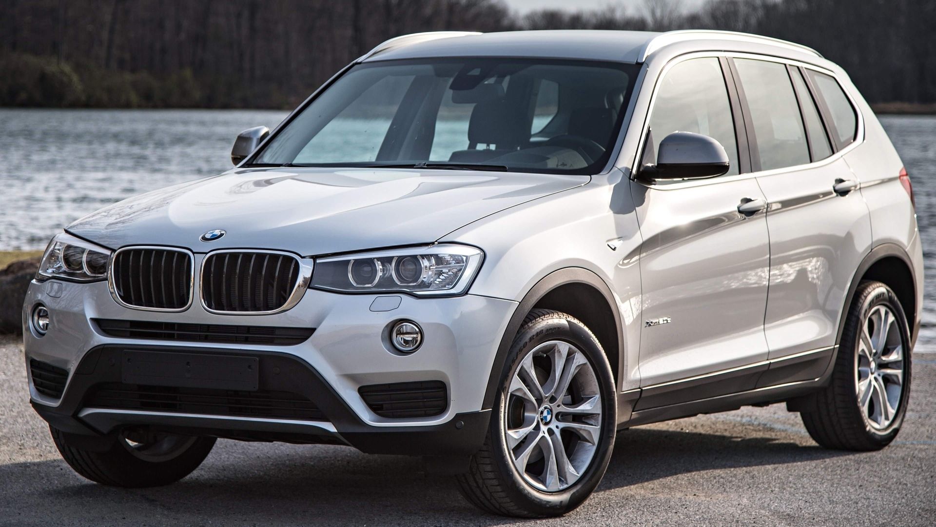 Front 3/4 shot of a 2015 BMW X3