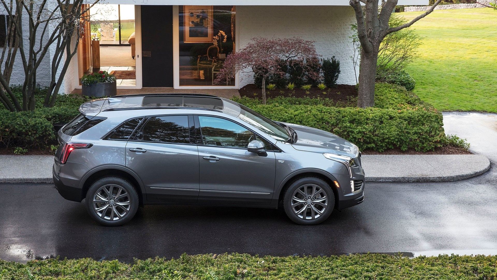Foto lateral de um Cadillac XT5 2020