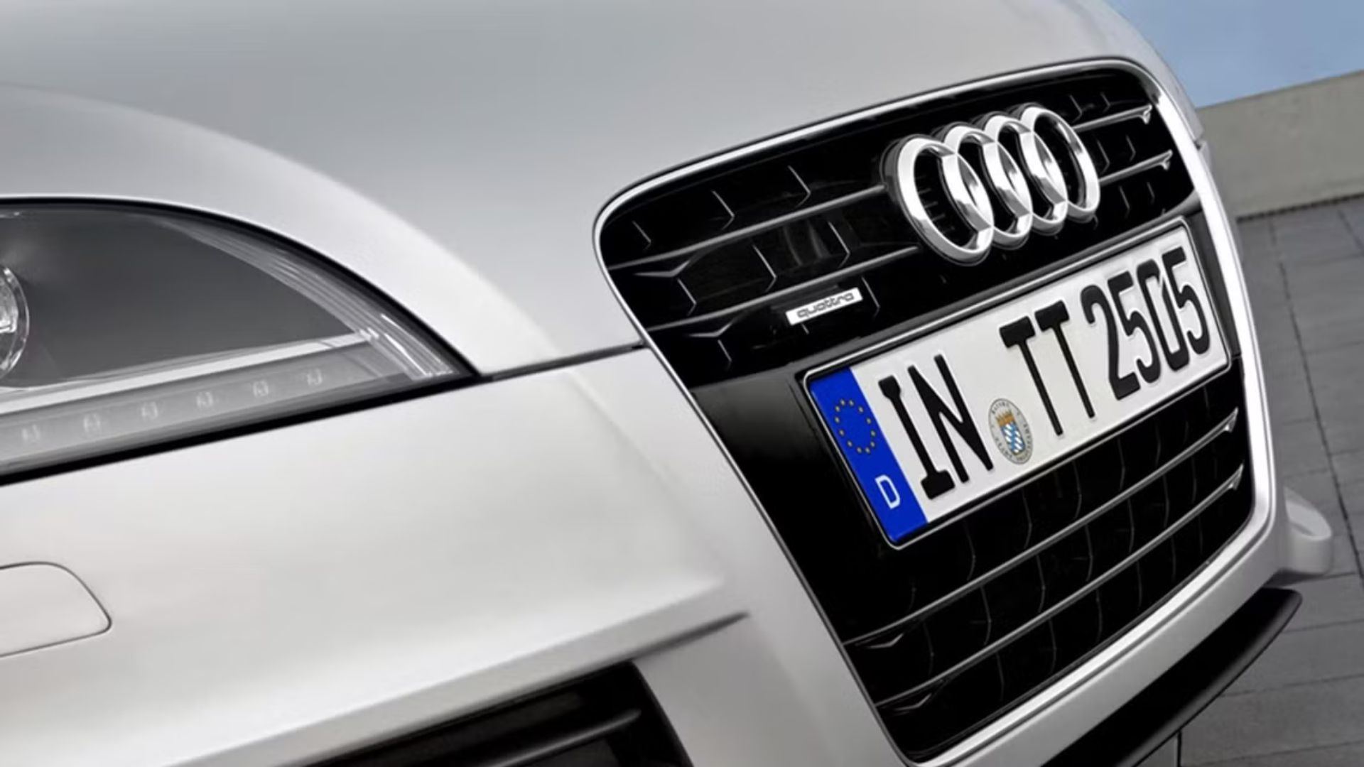 Close-up of the front of a silver 2009 Audi TT 3.2 Quattro.