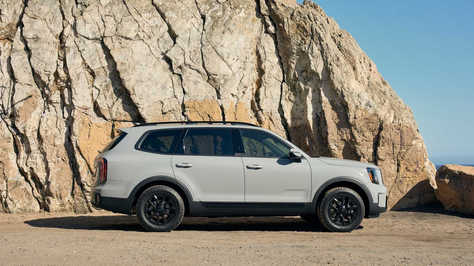 Foto lateral de um Kia Telluride 2024