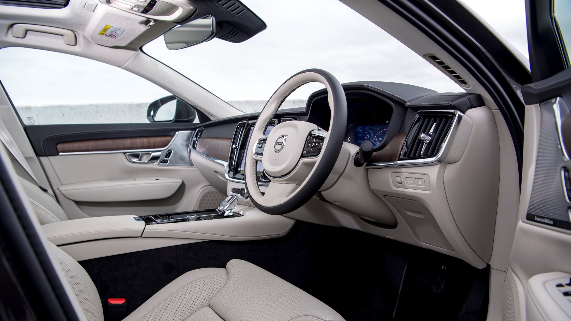 This Overlooked Mid-Size Luxury Sedan Oozes Sophistication