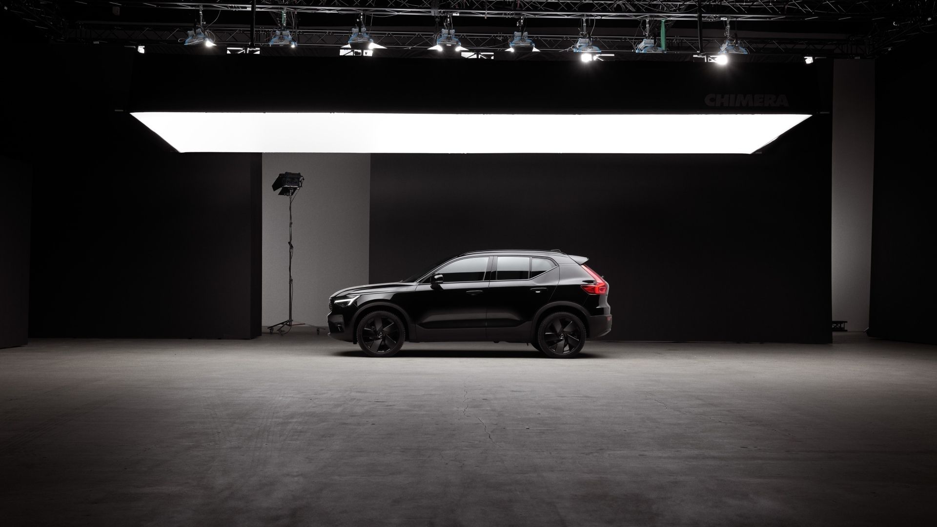 Side profile shot of a 2025 Volvo XC40
