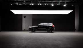 Side profile shot of a 2025 Volvo XC40