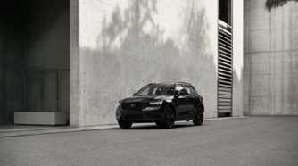 Front 3/4 shot of a 2025 Volvo XC40
