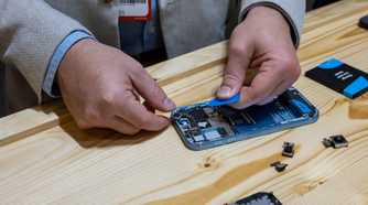 Person disassembling the Fairphone 5 at IFA 2023