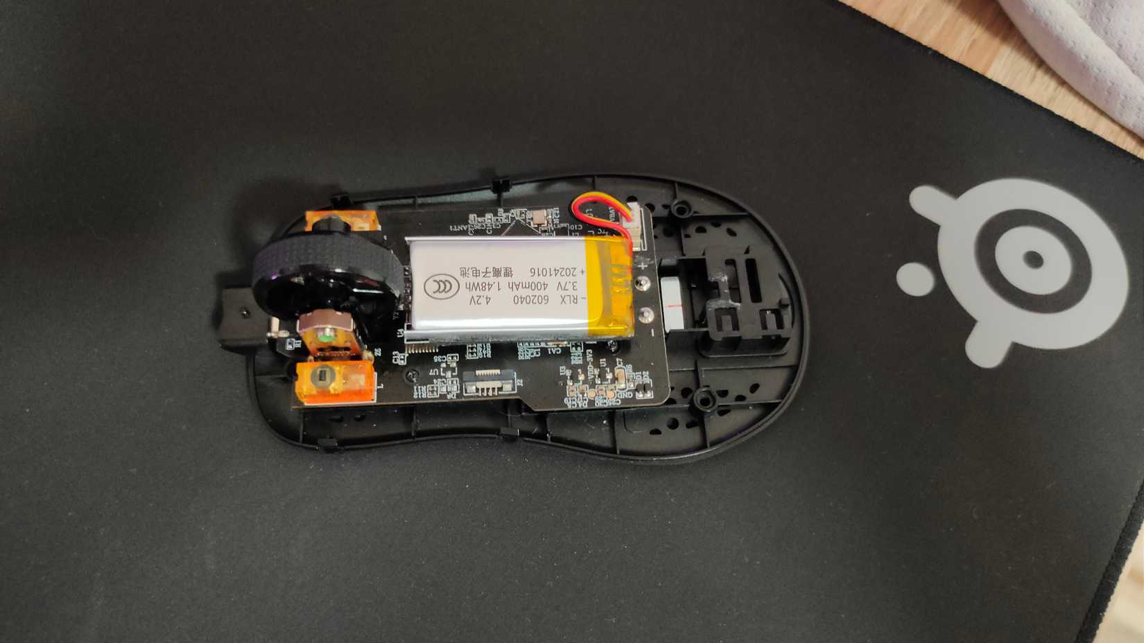 Ajazz AJ179 Pro gaming mouse disassembled.