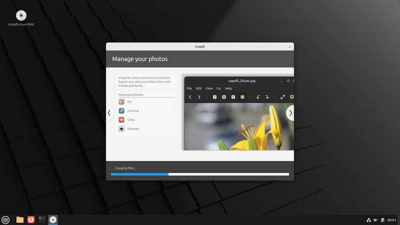 Linux Mint installer running final installation.