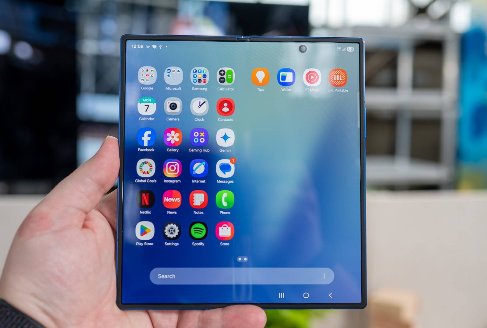 Why I'm Glad Samsung Phones Come With So Much Bloat