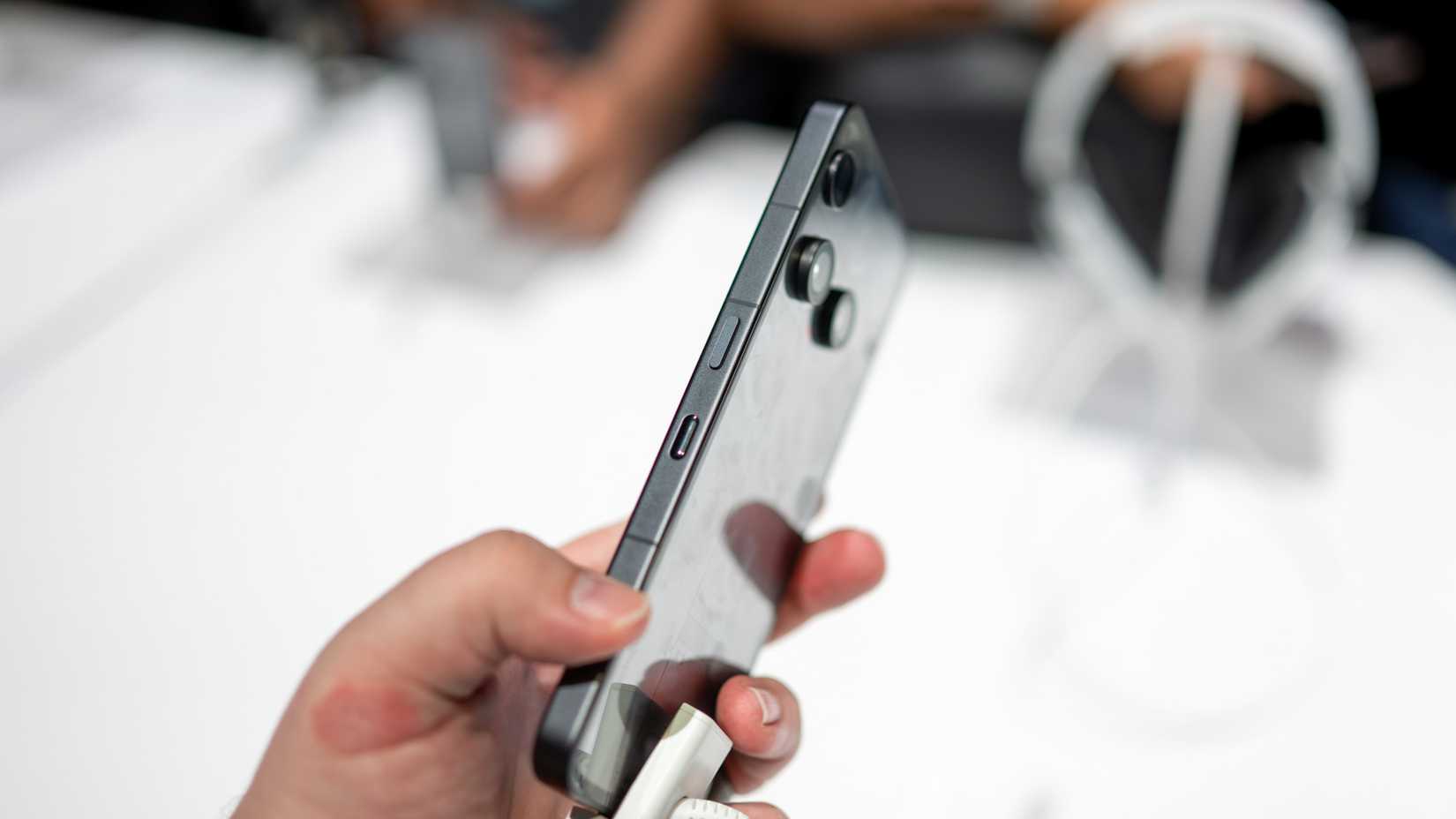 Nothing Phone (3) vs. Galaxy S25 vs. iPhone 16: The $799 Flagship Battle