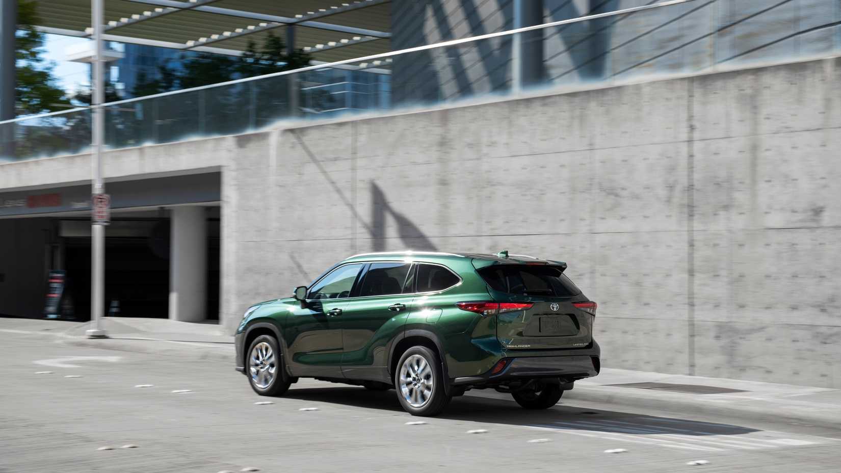 Rear 3/4 shot of a 2025 Toyota Highlander