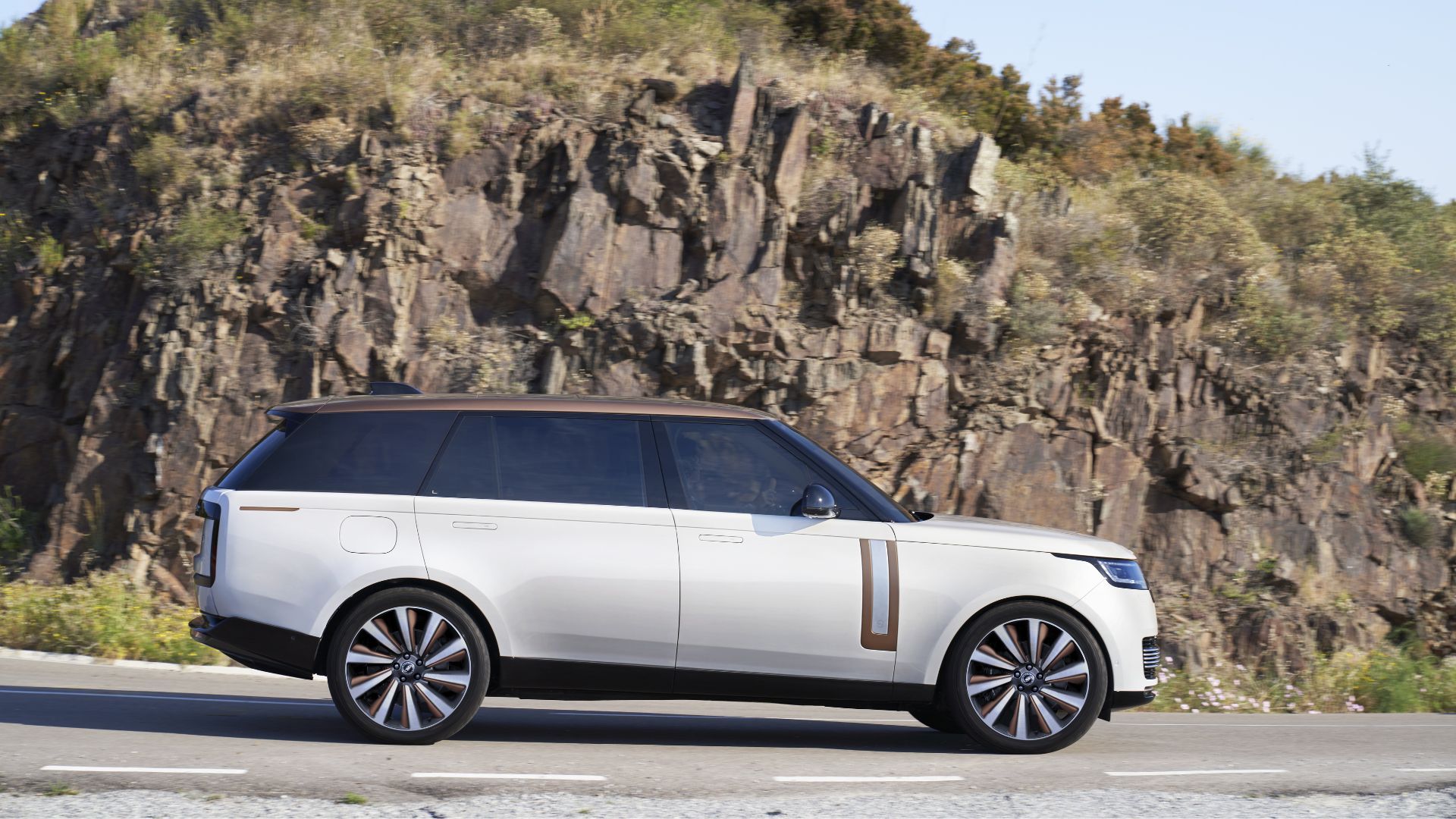 2025 Kia Sorento Hybrid: The Reliable and Affordable Three-Row SUV
