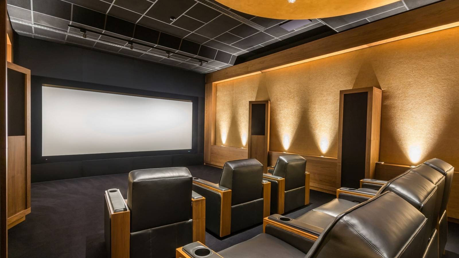 Retro Cinema: Can Throwback Movie Nights Save Movie Theaters? Retro Cinema: Can Throwback Movie Nights Save Movie Theaters?