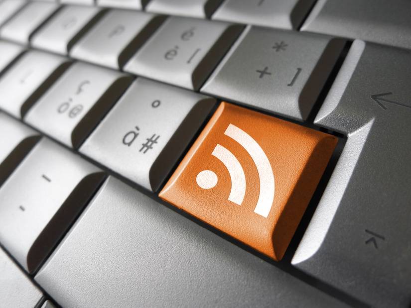 O ícone RSS em um teclado de teclado.