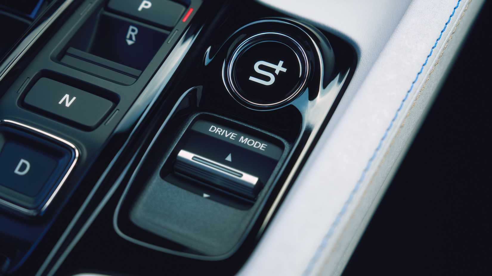 Gros plan des commandes du conducteur dans une Honda Prelude hybride 2026.