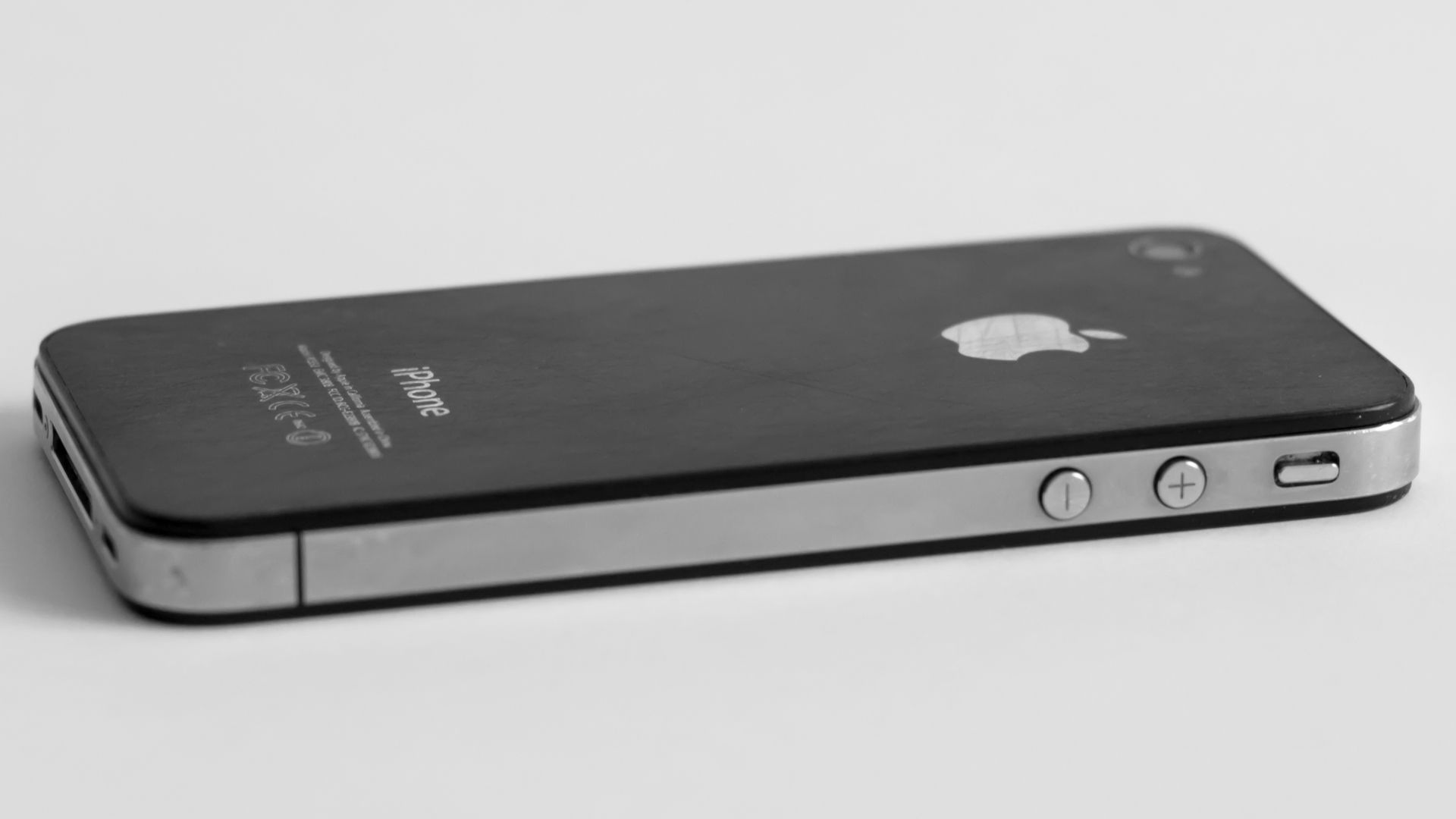 I Tried Using My iPhone 4 in 2025, Here's What I Learned