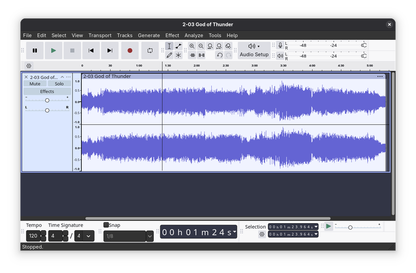 Audacity no Linux mostrando um arquivo de música aberto para edição.
