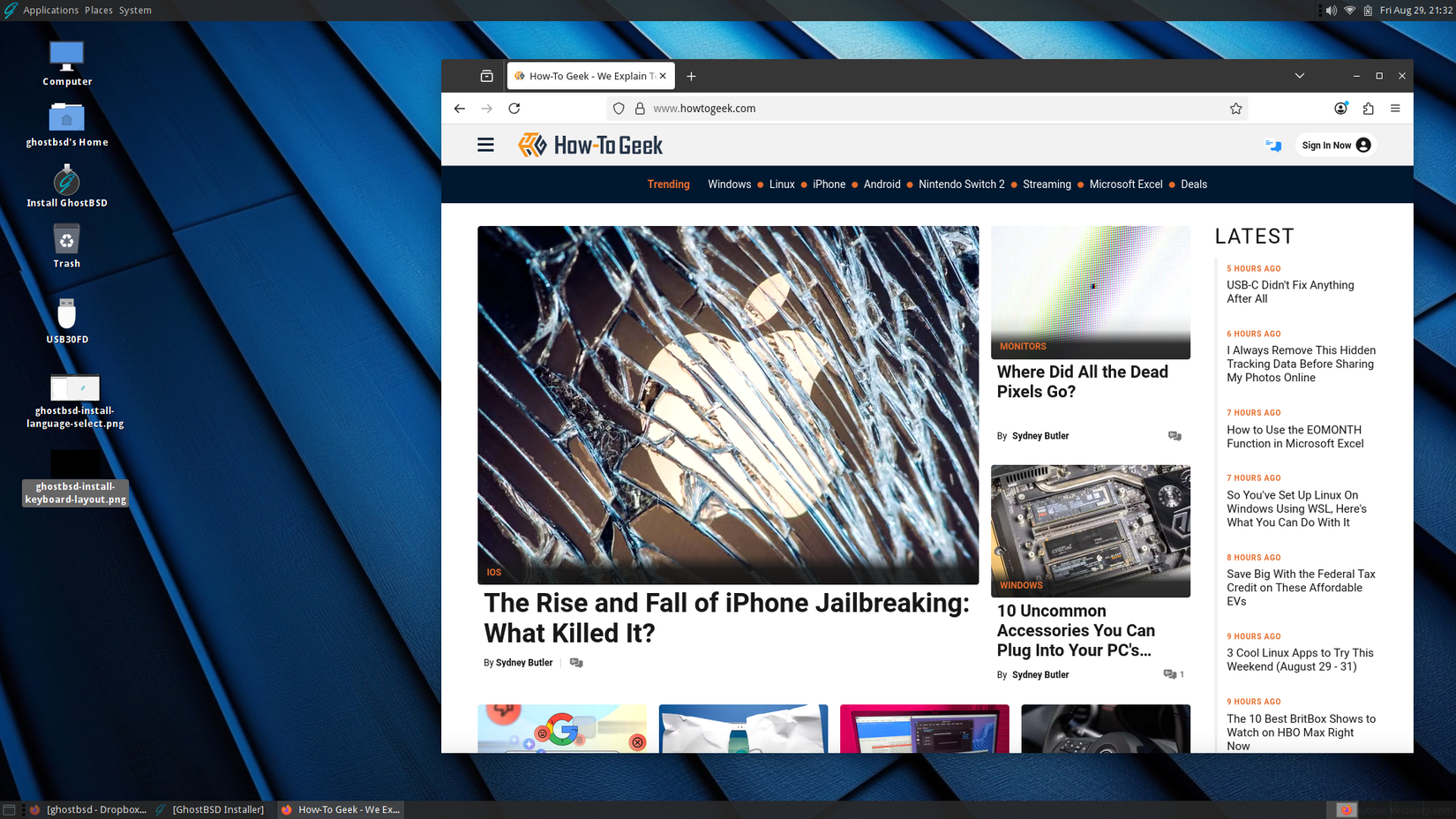 Desktop ao vivo do Ghostbsd com o Firefox aberto para a página inicial do HTG.