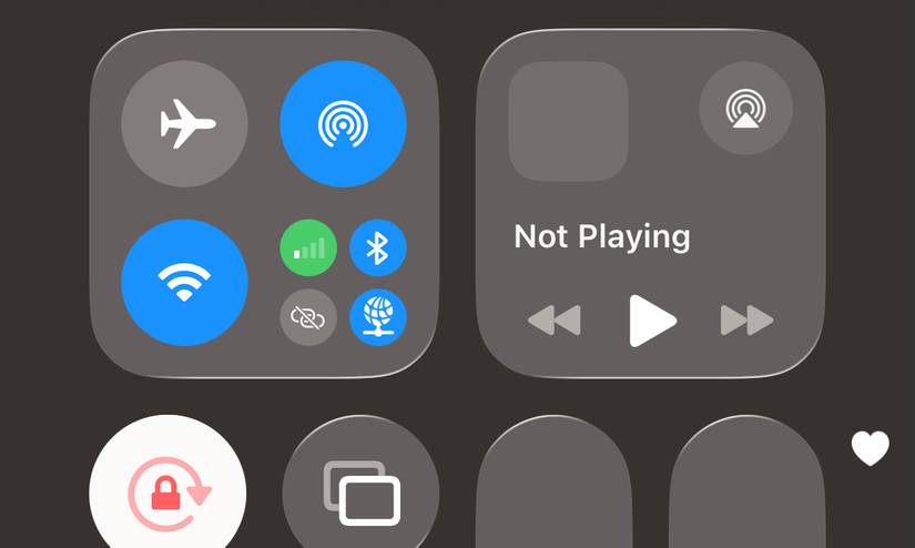 iOS 26 Liquid Glass opaque.