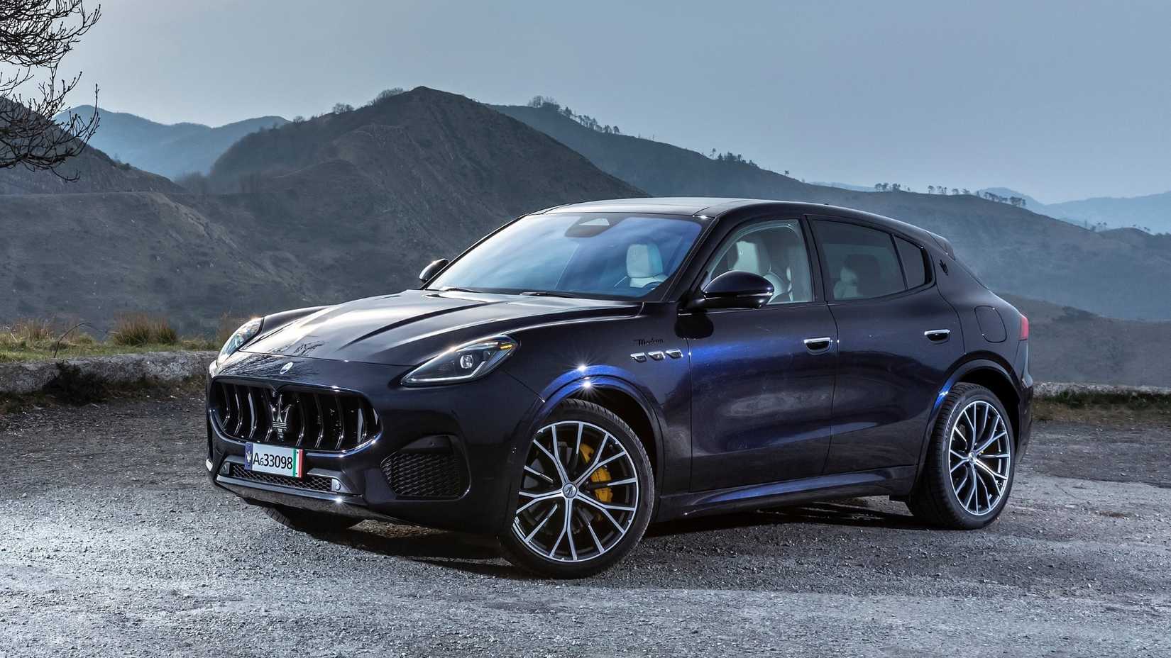 Frente 3/4 Tiro de um 2023 Maserati Grecale