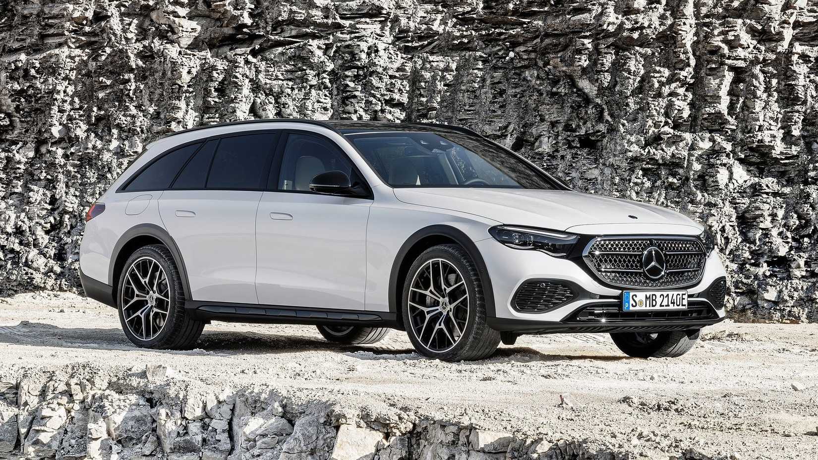 Front 3/4 shot of a 2024 Mercedes-Benz E-Class All-Terrain