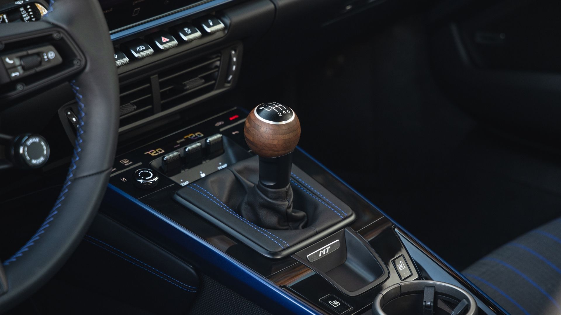 Shot of the manual shifter in a 2025 Porsche 911 Carrera T