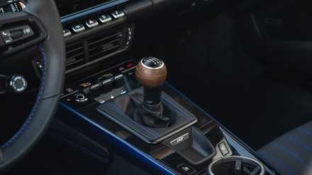 Shot of the manual shifter in a 2025 Porsche 911 Carrera T
