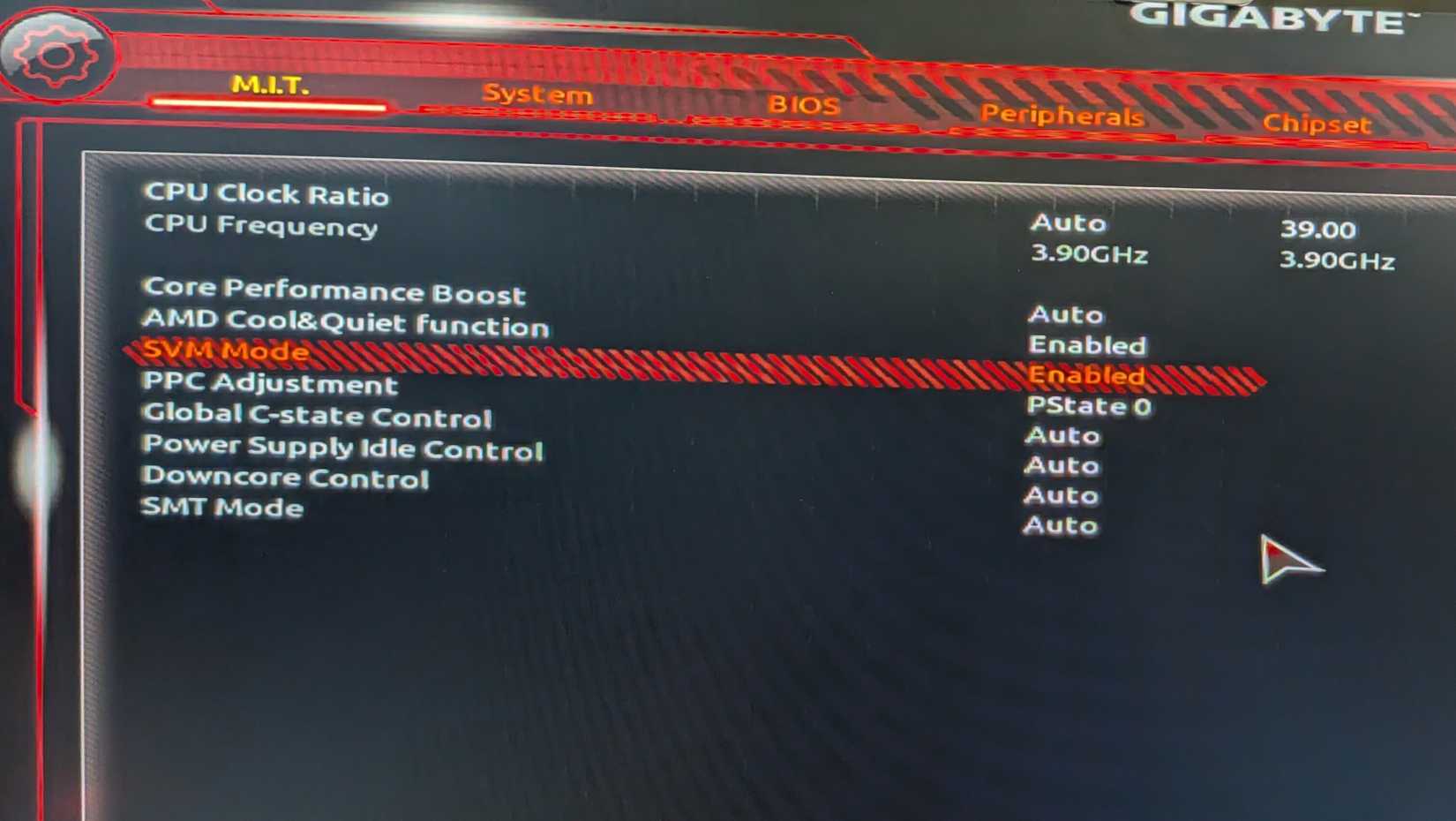 Virtualização SVM AMD ativada no UEFI BIOS da placa -mãe Gigabyte.