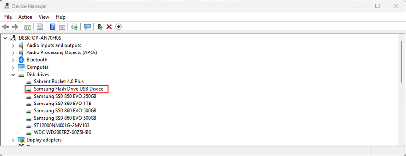 The flashdrive displayed in the Device Manager.