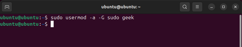 O comando linux userMod sendo usado para adicionar um usuário ao grupo sudo.