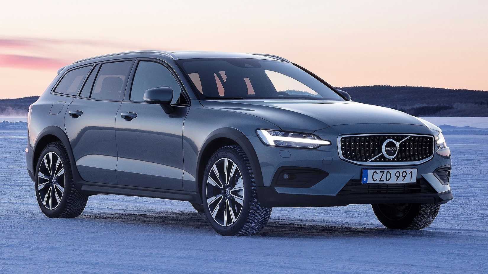 Front 3/4 shot of a 2019 Volvo V60 Cross Country