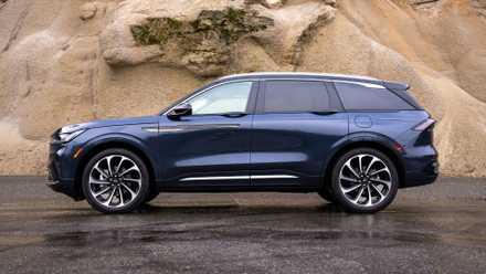 The neglected SUV that quietly assessments each and every kinfolk field Static side profile shot of a navy blue 2024 Lincoln Nautilus Black Label.