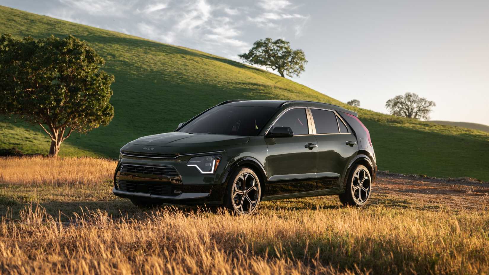 Front 3/4 shot of a 2025 Kia Niro Hybrid