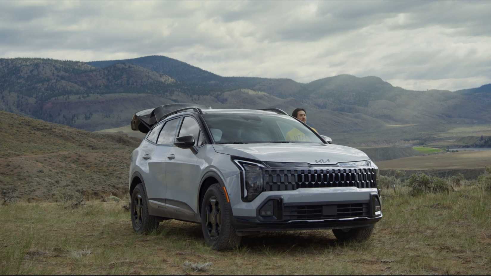 Front 3/4 shot of a 2026 Kia Sportage Hybrid