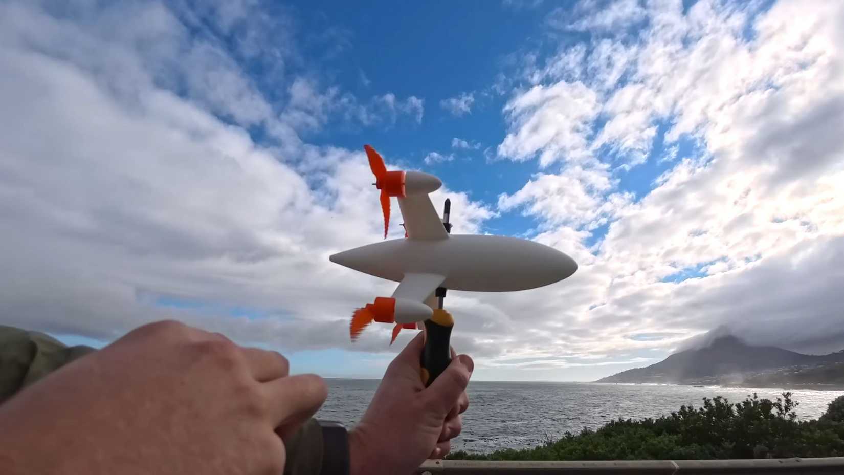 Um modelo em escala do drone Peregreen 3 testado no vento.-1