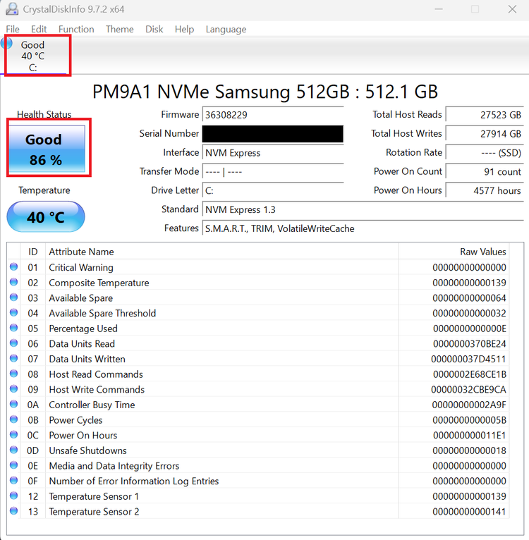 Uma captura de tela do utilitário CyrstalMarkInfo que examina a integridade do disco rígido e do SSD.