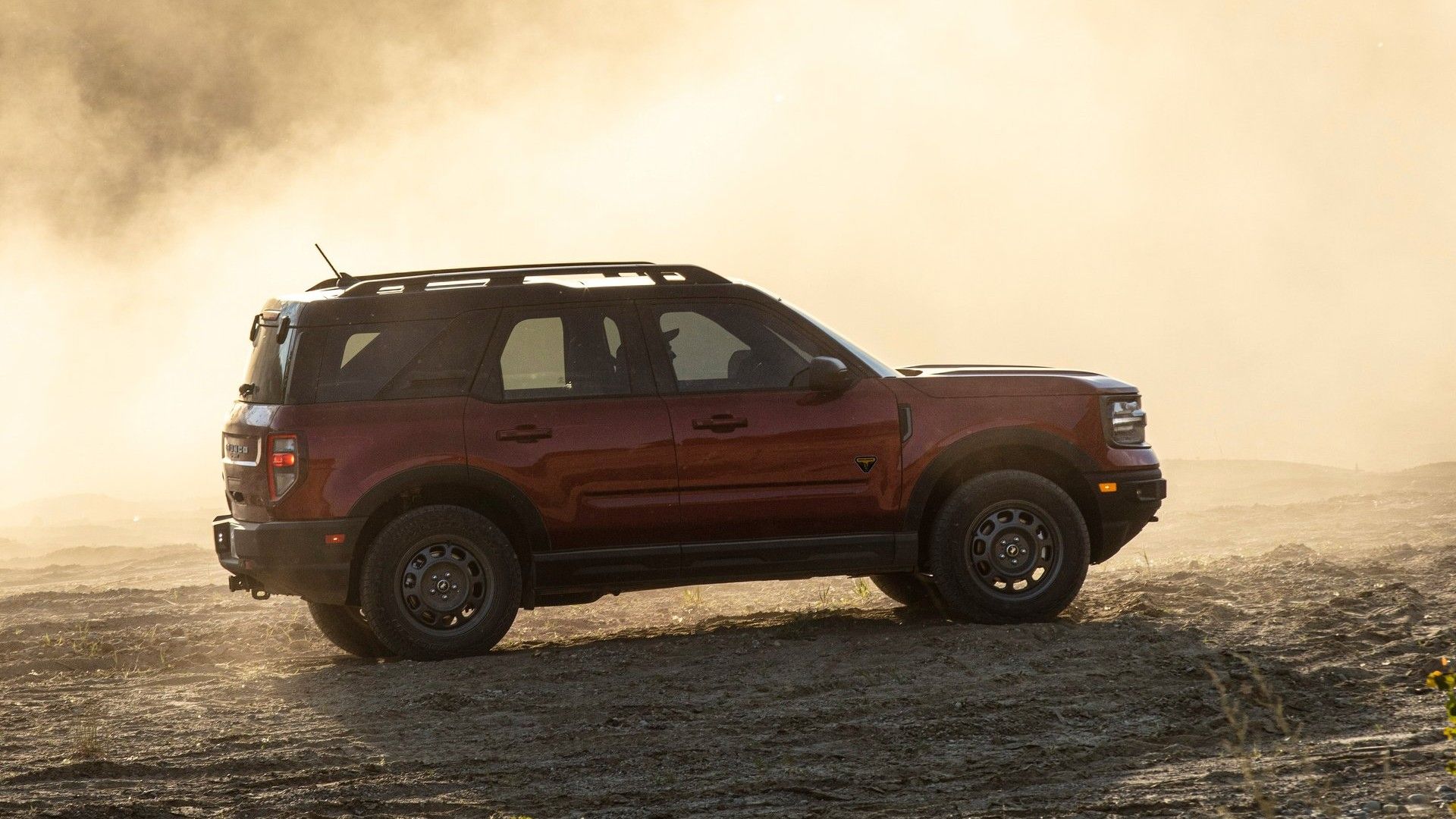 Toma de acción del perfil lateral de una Ford Bronco Sport 2021