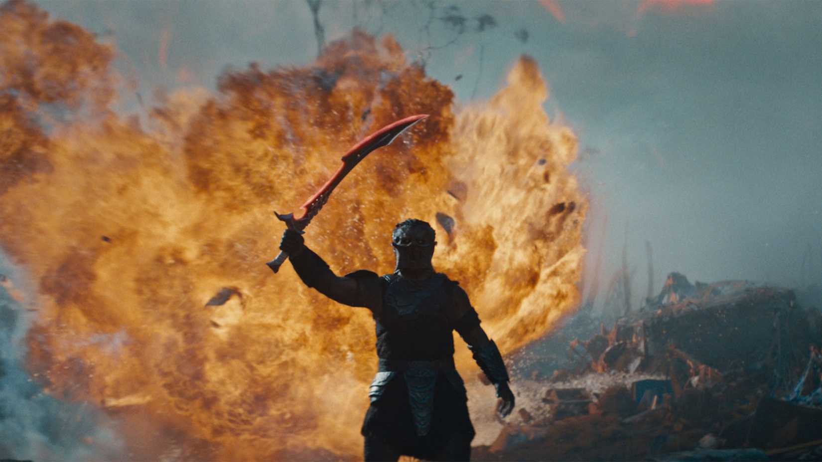 Image of predator Dek with weapon from Predator: Badlands.