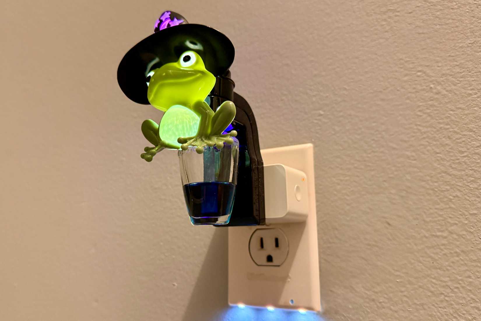 Plug-in Bath and Bodyworks Wallflower conectado a um plugue inteligente.