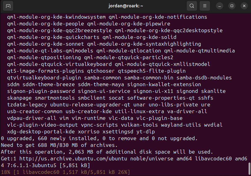 Linux-терминал показывает процесс установки большого количества пакетов.